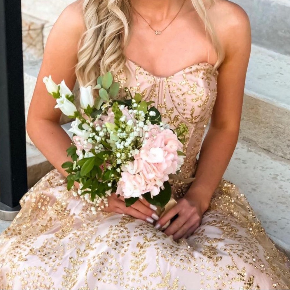 Gorgeous Pink Prom Dress!!